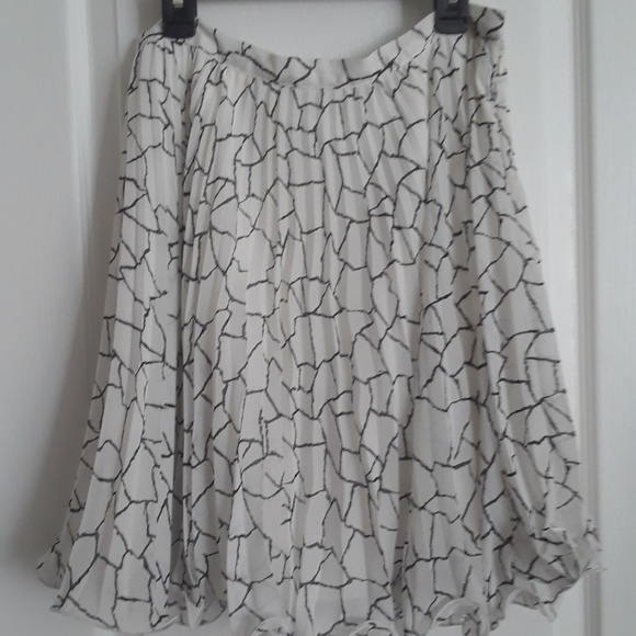 alberto Makali New York Paris Milano Pleated Skirt Size 6 - Picture 3 of 6